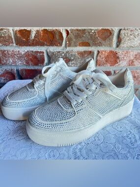 Women’s Call It Spring women's
rhinestone platform sneakers. Size 7.5